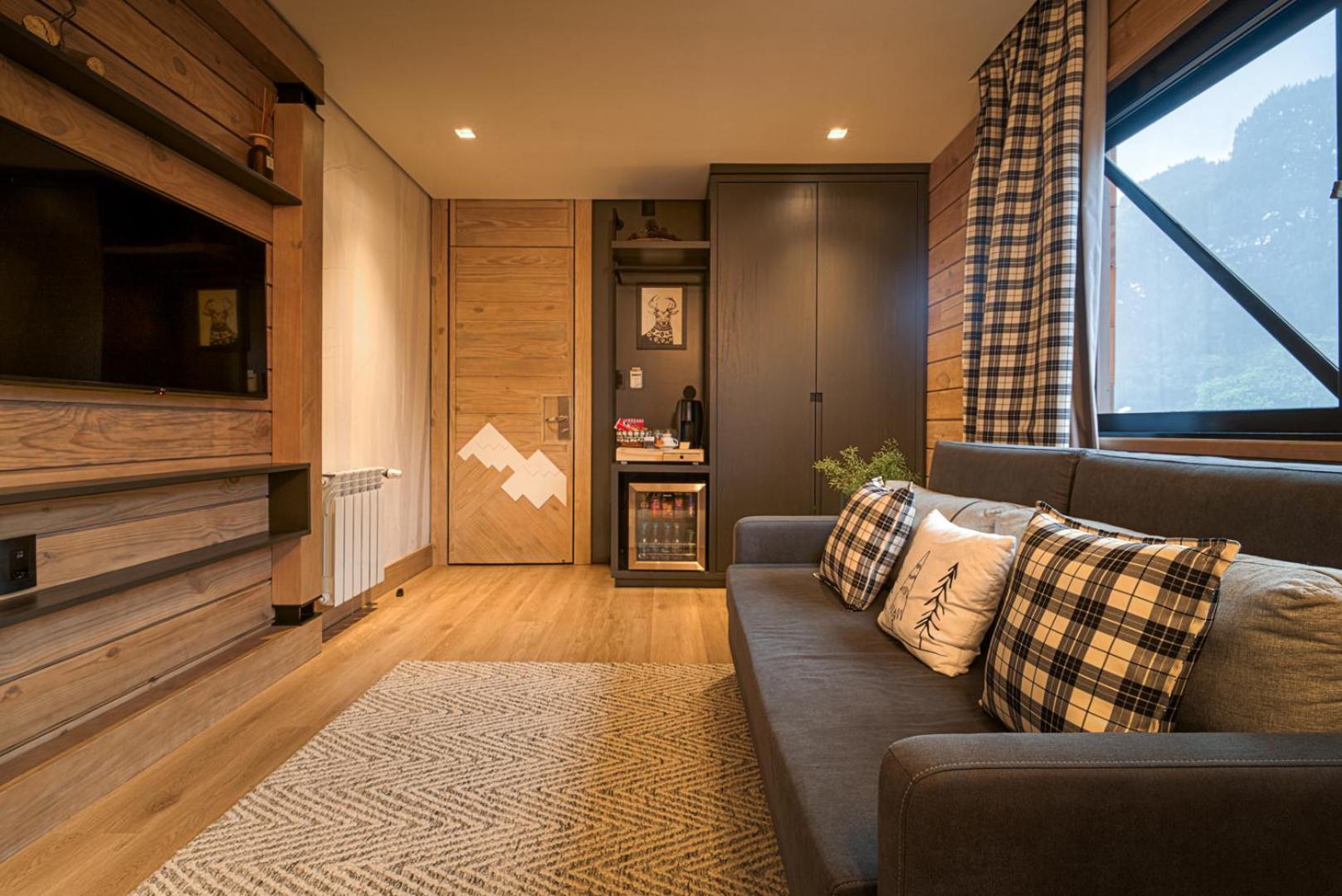 Hotel Alpestre Грамаду Екстериор снимка